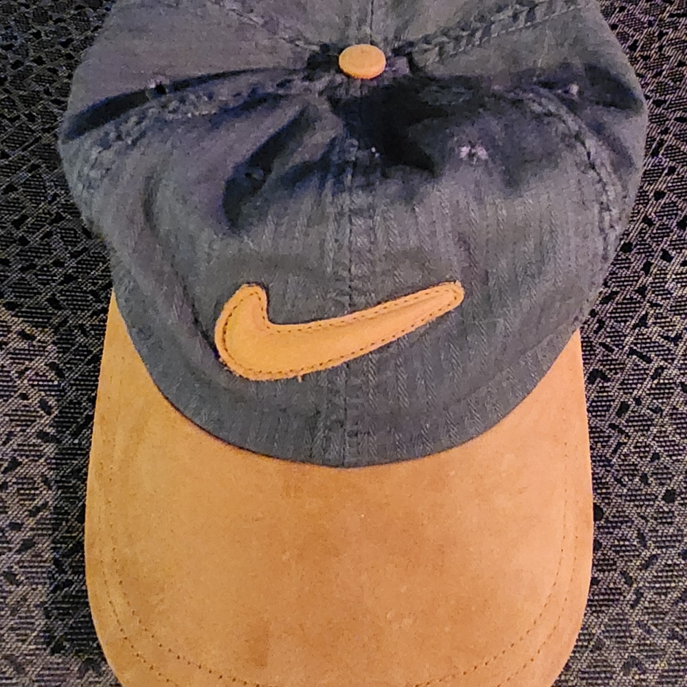 Nike Two-Tone Cap - Charcoal Gray/Caramel Tan